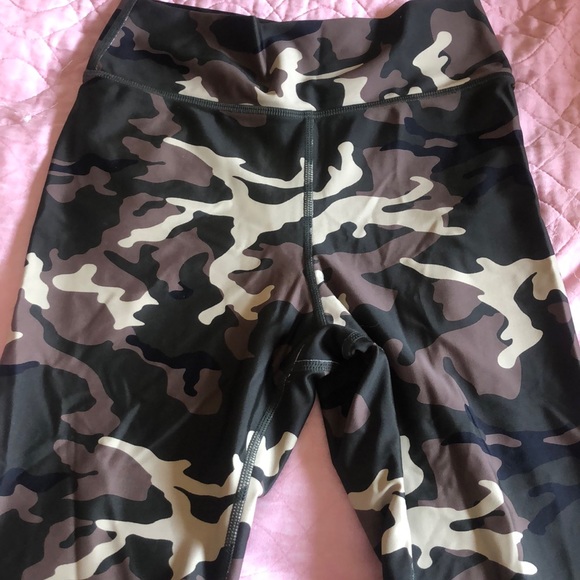 Upside camo biker short - Picture 2 of 4